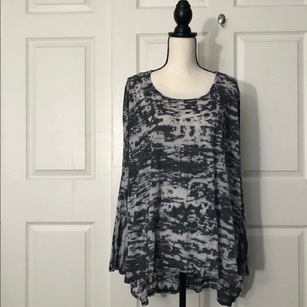 Anthropologie Tie-dye batwing high low top, S/M